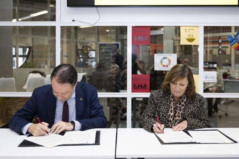 Firma de Convenio Clásicas y Modernas y Universidad Pública de Navarra (UPNA)